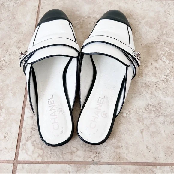 Authentic Chanel lambskin cc lock mules size 39 - Picture 9 of 12